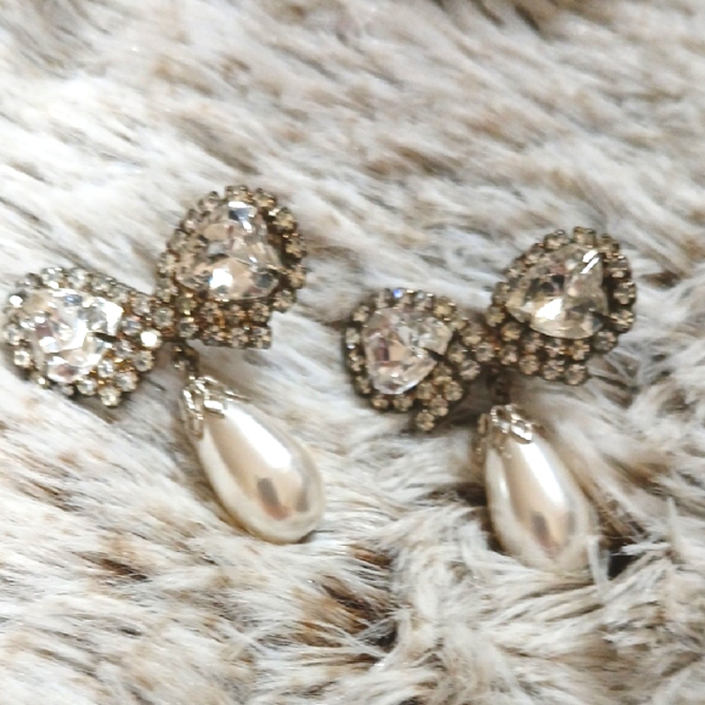 Elegant Silver Crystal Drop Earrings